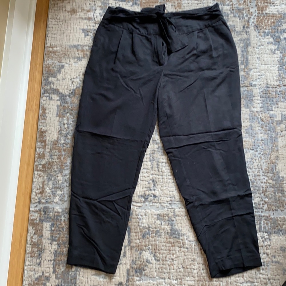 Adorable lightweight Anne Klein pants